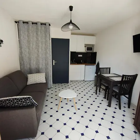 Plain Pied Avec Terrasse Proche Apartman *